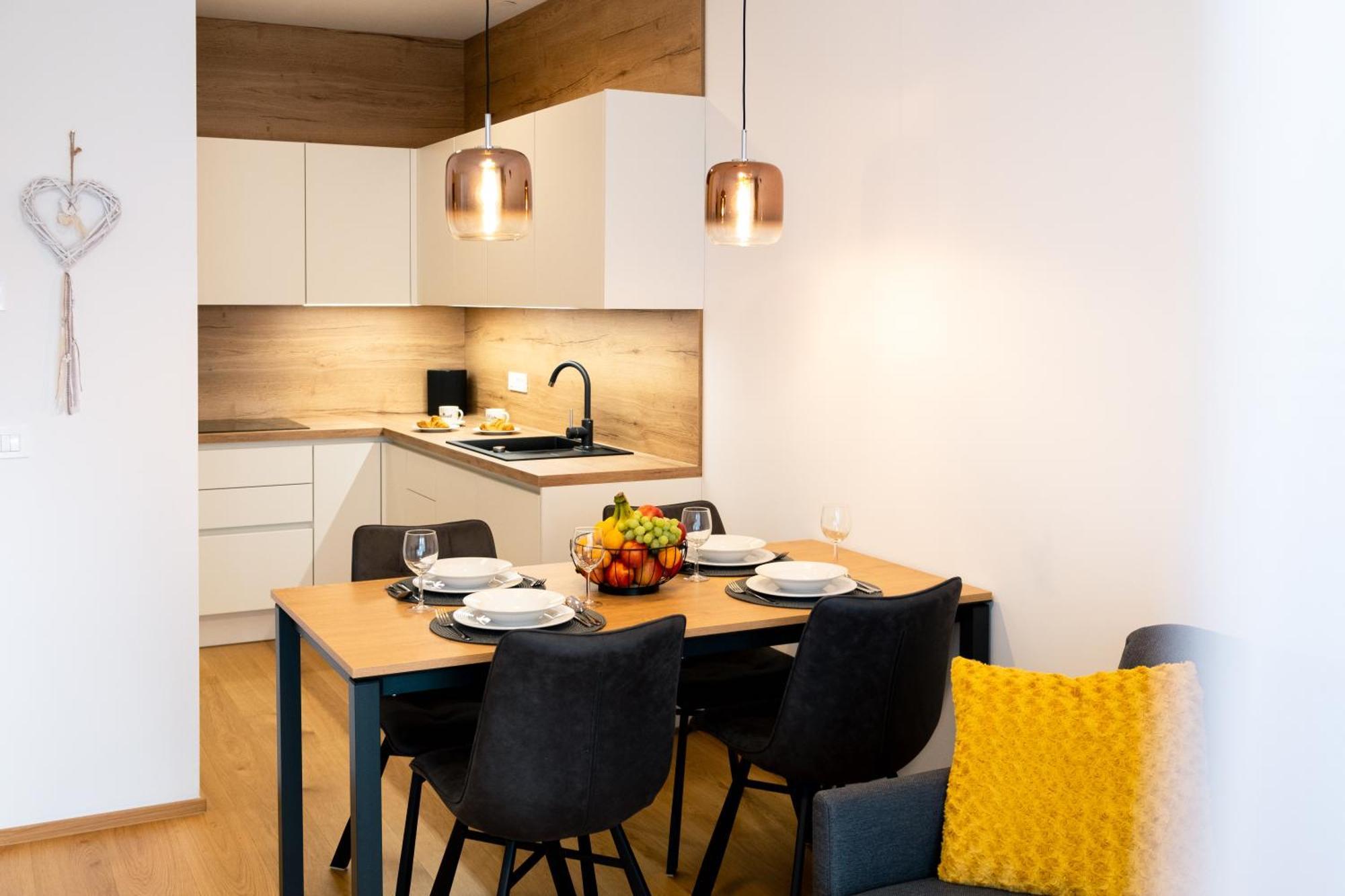 Masarykova Residence - Modern 1-Bedroom In City Center & Free Parking Любляна Экстерьер фото