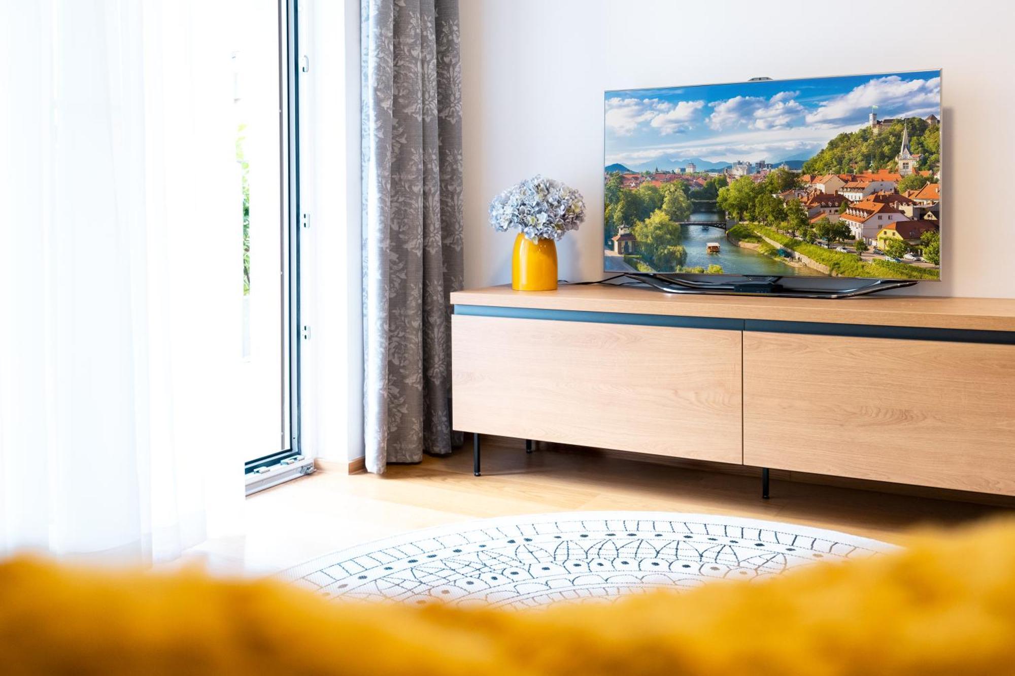 Masarykova Residence - Modern 1-Bedroom In City Center & Free Parking Любляна Экстерьер фото
